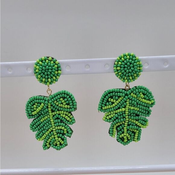 Cc California beaded earrings, green, pierced - Picture 5 of 5